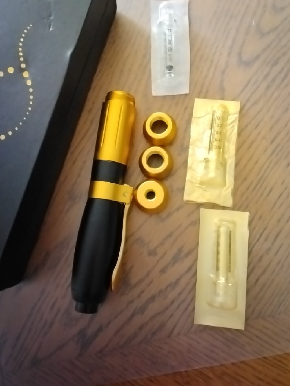Hyaluron Pen Gold and Black New Condition